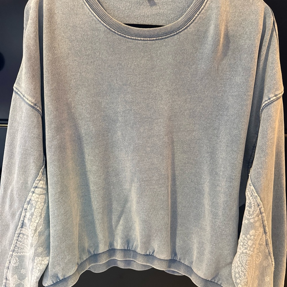 Z supply sweatshirt with Paislie sleeves sz m